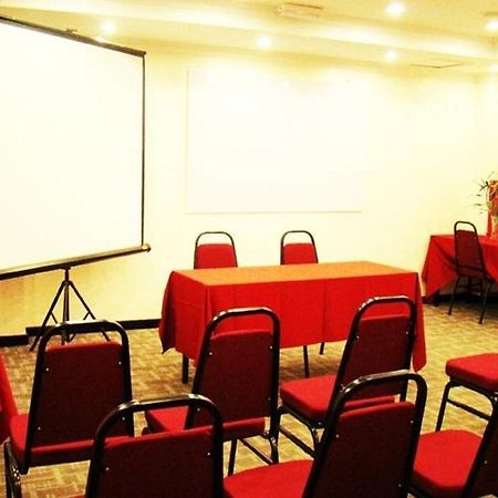 Adel Hotel Putatan 外观 照片