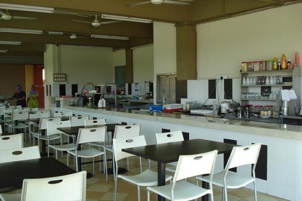 Adel Hotel Putatan 外观 照片
