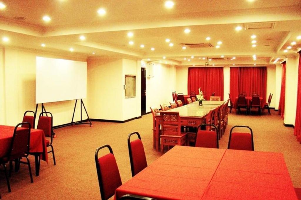 Adel Hotel Putatan 外观 照片