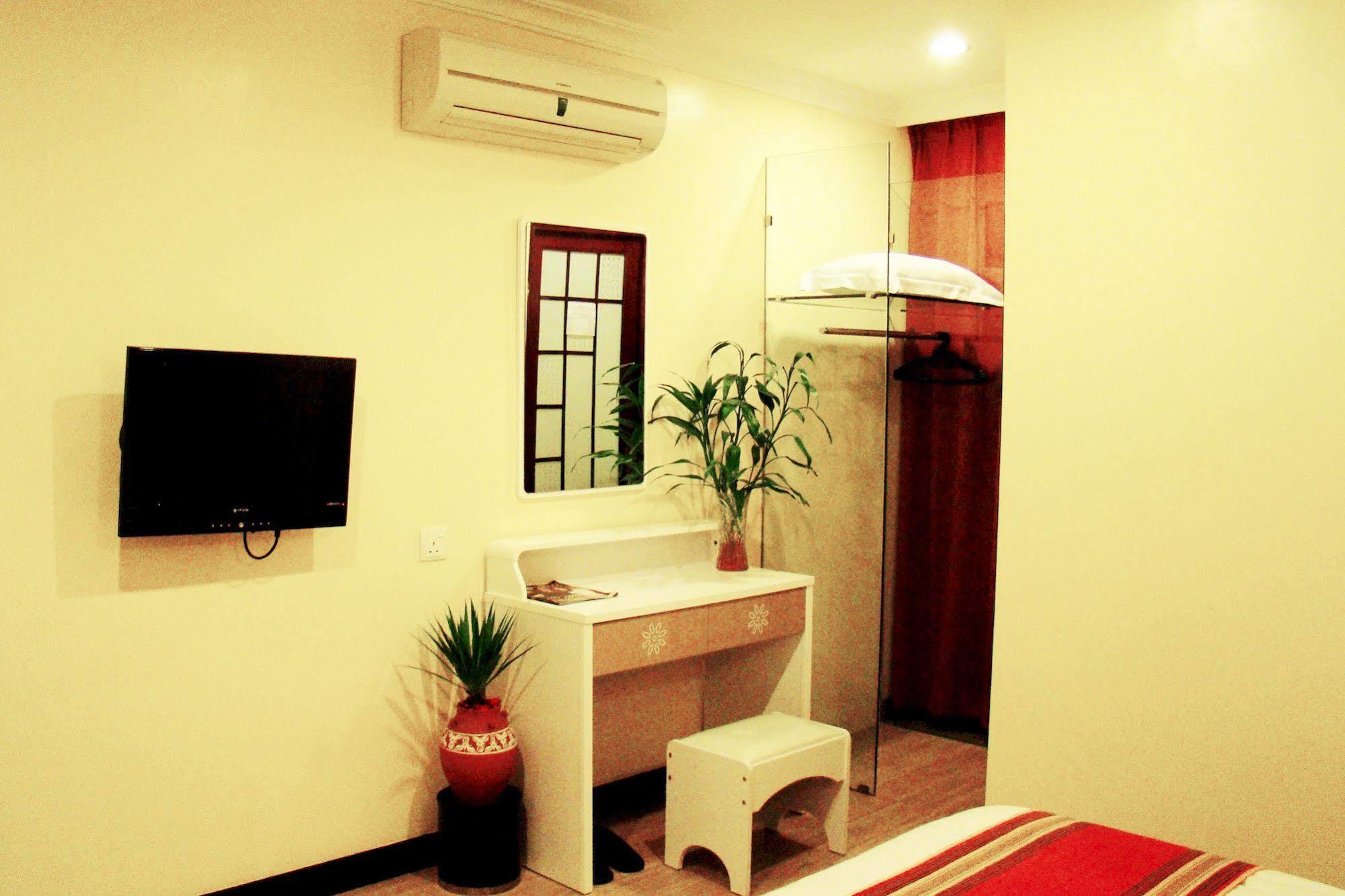 Adel Hotel Putatan 外观 照片