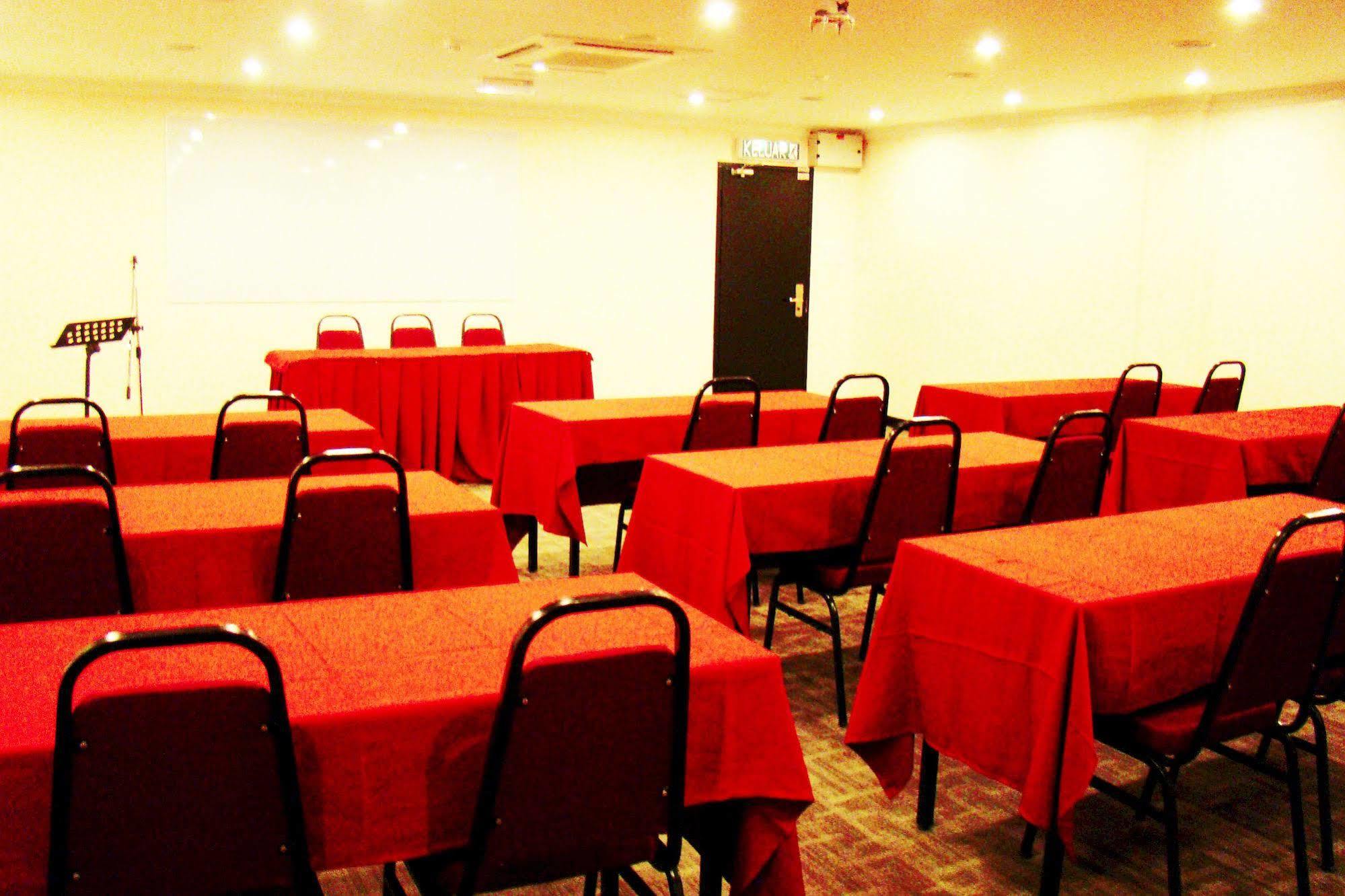 Adel Hotel Putatan 外观 照片