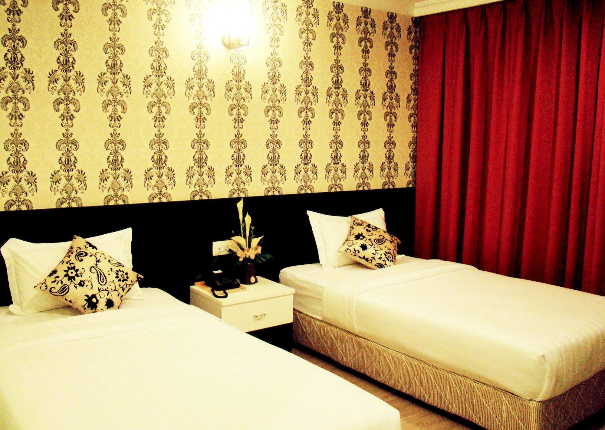Adel Hotel Putatan 外观 照片