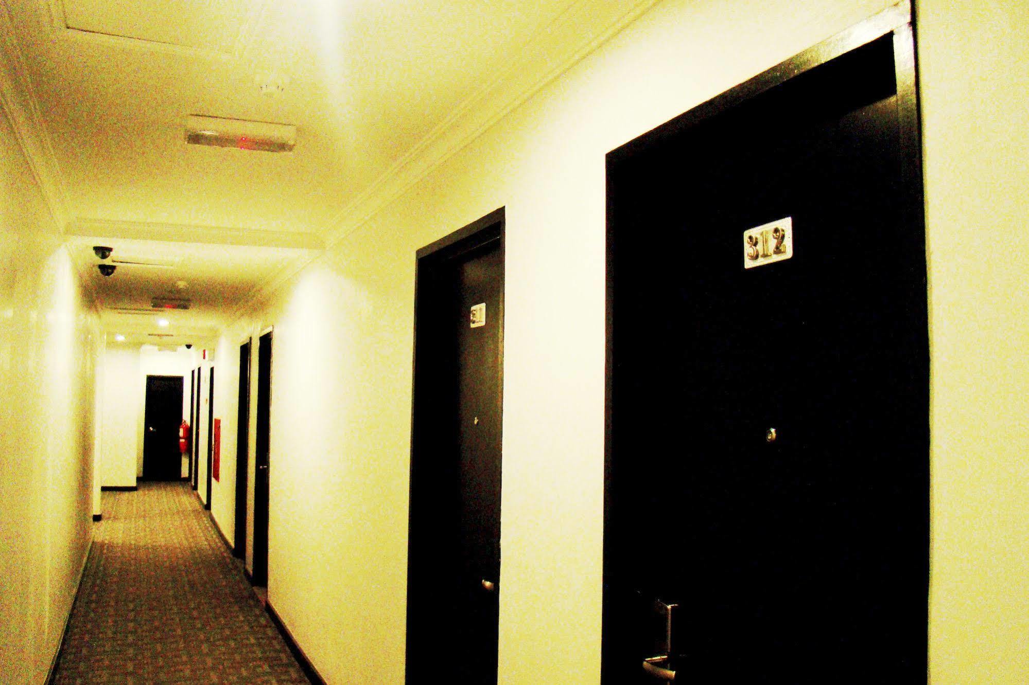 Adel Hotel Putatan 外观 照片